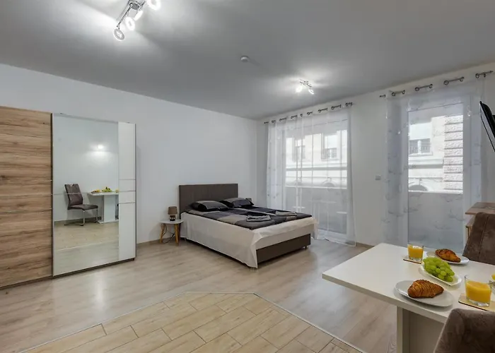 Leonardo Ground Apartment
